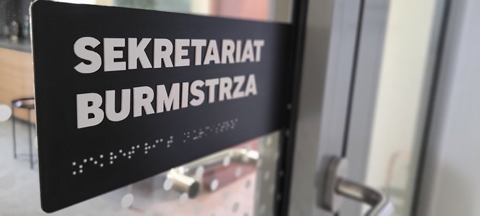 tabliczka Braille'a sekretariat